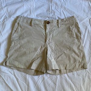 H&M cream shorts ! size 6